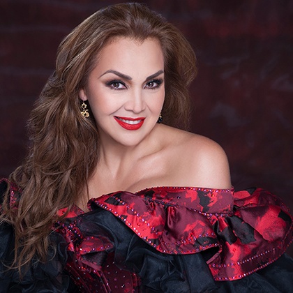 <em>Totalmente Juan Gabriel</em><br>
Aida Cuevas