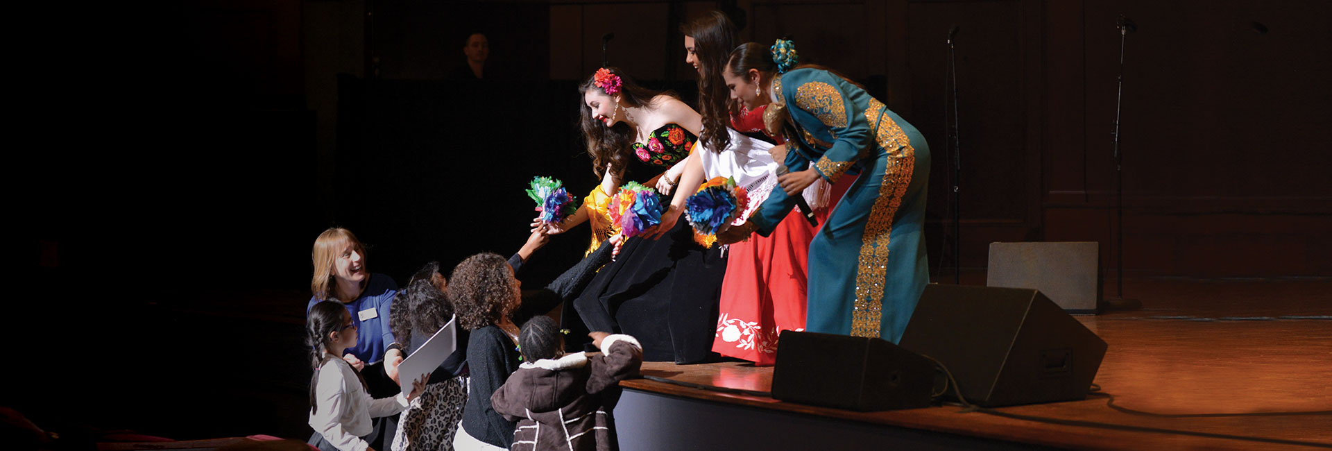 Local elementary school students with performers from Mariachi Vargas de Tecalitlán.